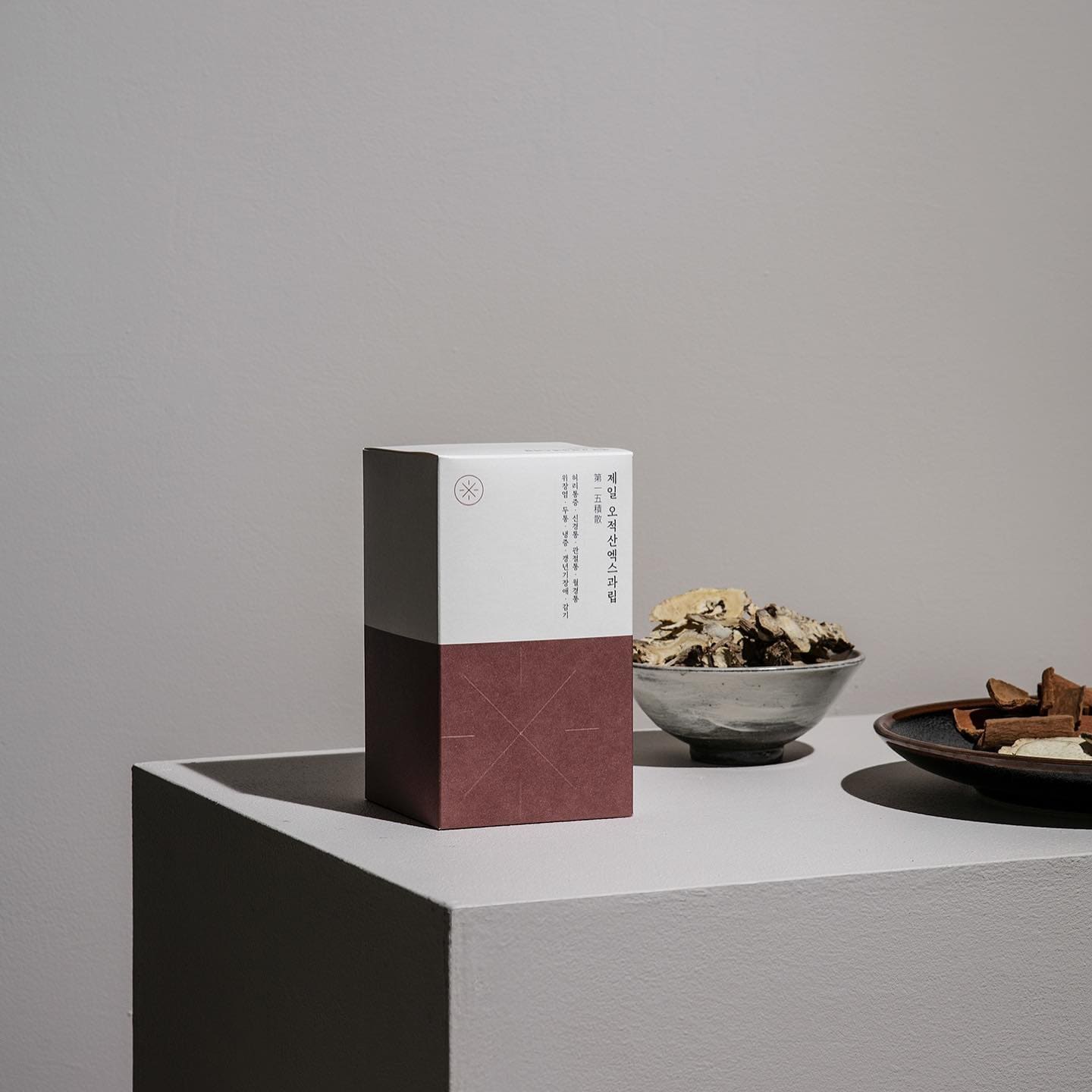 CFC (@hithere.cfc) has developed an oriental medicine package design system of C