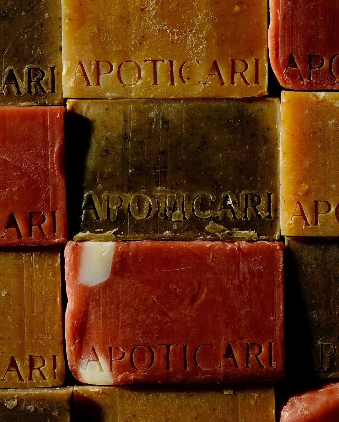 Visual identity and packaging design for @apoticari_official